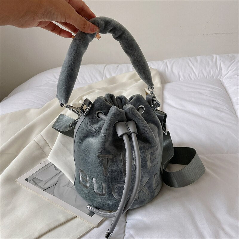 Letter Plush Shoulder Crossbody Bag Women & Fashion Faux Fur Bucket Bag Shopper Handbags Ladies Winter Top-Handle Bags Purses