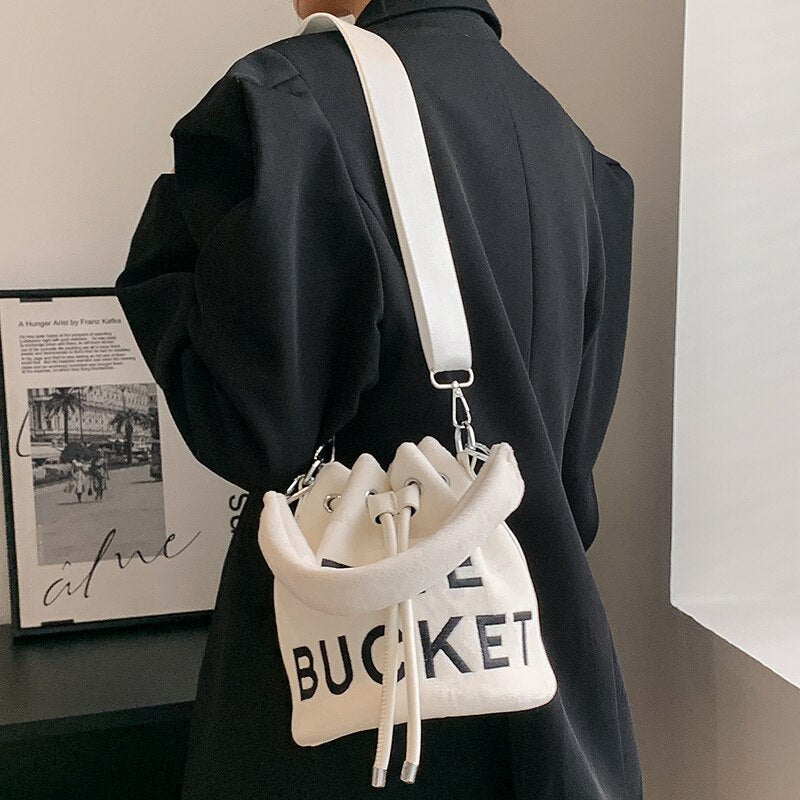 Letter Plush Shoulder Crossbody Bag Women & Fashion Faux Fur Bucket Bag Shopper Handbags Ladies Winter Top-Handle Bags Purses