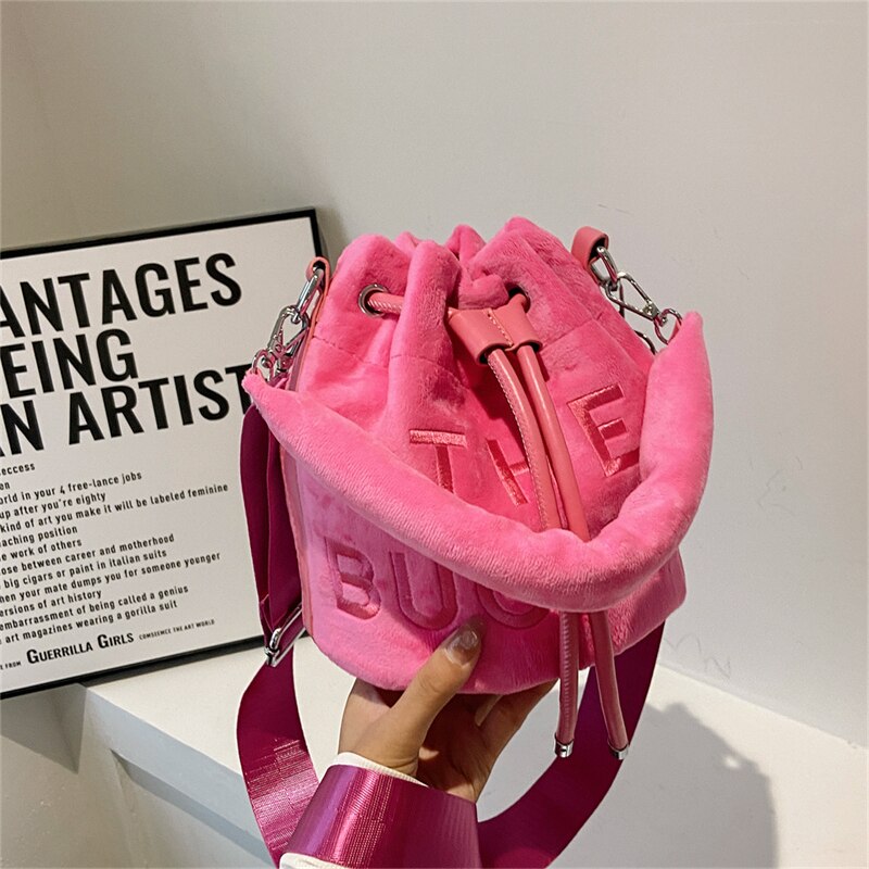 Letter Plush Shoulder Crossbody Bag Women & Fashion Faux Fur Bucket Bag Shopper Handbags Ladies Winter Top-Handle Bags Purses
