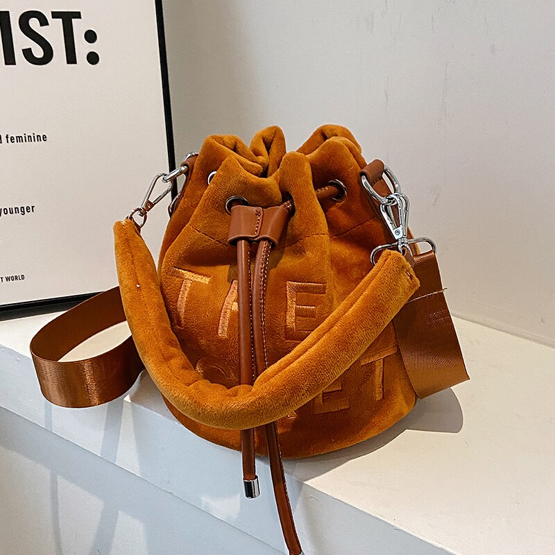 Letter Plush Shoulder Crossbody Bag Women & Fashion Faux Fur Bucket Bag Shopper Handbags Ladies Winter Top-Handle Bags Purses