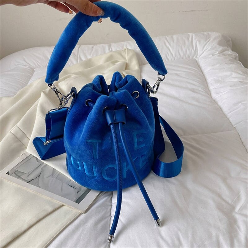 Letter Plush Shoulder Crossbody Bag Women & Fashion Faux Fur Bucket Bag Shopper Handbags Ladies Winter Top-Handle Bags Purses