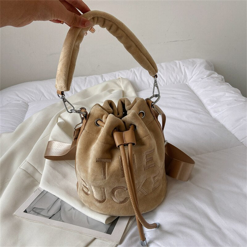Letter Plush Shoulder Crossbody Bag Women & Fashion Faux Fur Bucket Bag Shopper Handbags Ladies Winter Top-Handle Bags Purses