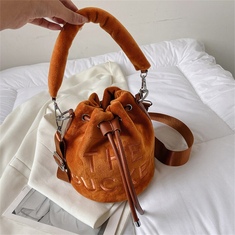 Letter Plush Shoulder Crossbody Bag Women & Fashion Faux Fur Bucket Bag Shopper Handbags Ladies Winter Top-Handle Bags Purses