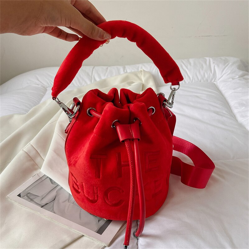 Letter Plush Shoulder Crossbody Bag Women & Fashion Faux Fur Bucket Bag Shopper Handbags Ladies Winter Top-Handle Bags Purses